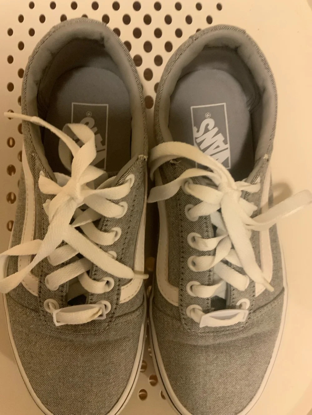 Vans - Picture 2 of 7